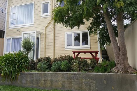 Photo of property in 28 Overtoun Terrace, Hataitai, Wellington, 6021