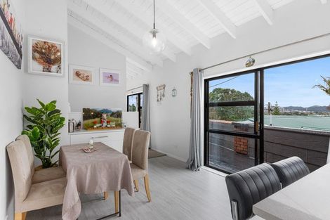Photo of property in 9 Pohutukawa Avenue, Red Beach, 0932