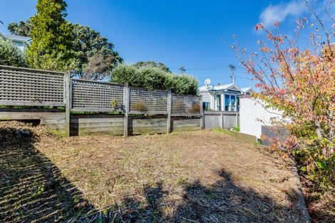 Photo of property in 68 Northland Road, Northland, Wellington, 6012