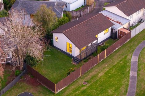 Photo of property in 92b Beach Road, Te Atatu Peninsula, Auckland, 0610