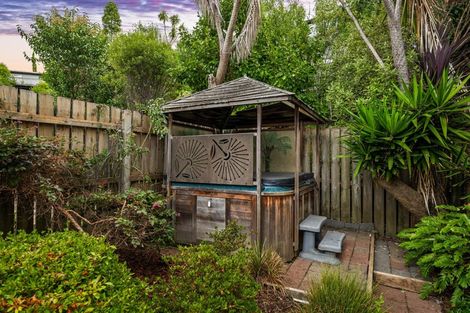 Photo of property in 2/26 Beaudine Avenue, Glenfield, Auckland, 0629