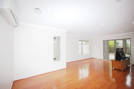 Photo of property in 11 Lilybank Crescent, East Tamaki, Auckland, 2013