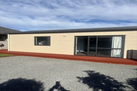 Photo of property in 207 Wainoni Road, Avondale, Christchurch, 8061