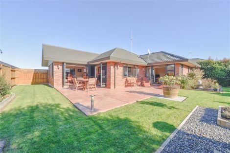Photo of property in 44 Tennyson Avenue, Kelvin Grove, Palmerston North, 4414
