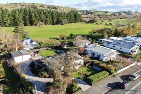 Photo of property in 15a Ruataniwha Street, Waipawa, 4210