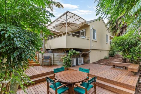 Photo of property in 11 Tyrico Close, Unsworth Heights, Auckland, 0632