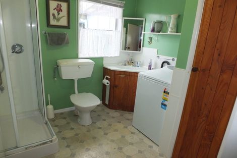 Photo of property in 27 Hennessy Street East, Foxton Beach, Foxton, 4815