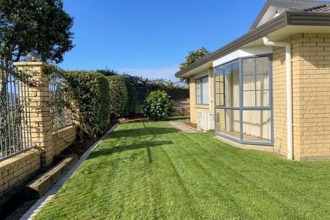 Photo of property in 2 Cyclamen Road, Mangere, Auckland, 2022