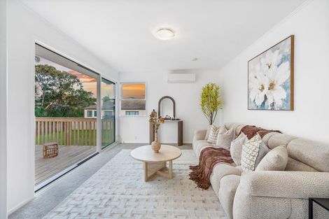 Photo of property in 19 Thornlow Street, Glendene, Auckland, 0602