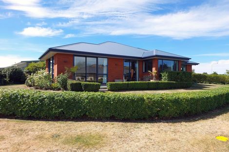 Photo of property in 1 Eric Batchelor Place, Waimate, 7924