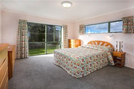Photo of property in 80a Oxford Street, Tawa, Wellington, 5028