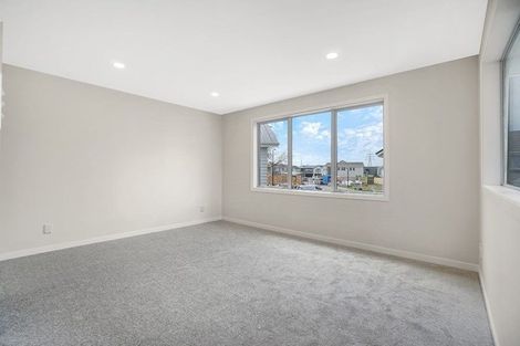 Photo of property in 28 Aeronautic Road, Takanini, 2112