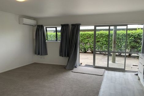 Photo of property in 28 John Dee Crescent, Red Beach, 0932