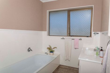 Photo of property in 47 Laws Road, Dannevirke, 4972