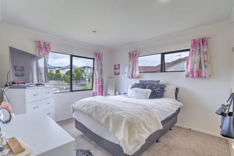 Photo of property in 23 Medallion Drive, Oteha, Auckland, 0632