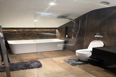 Photo of property in 2/92 Churchill Road, Murrays Bay, Auckland, 0630