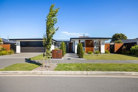 Photo of property in 8 Irvines Track, Halswell, Christchurch, 8025
