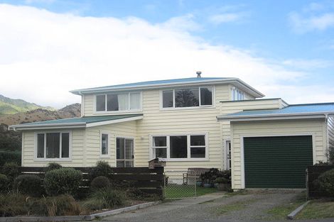 Photo of property in 8 Te Miti Street, Paekakariki, 5034