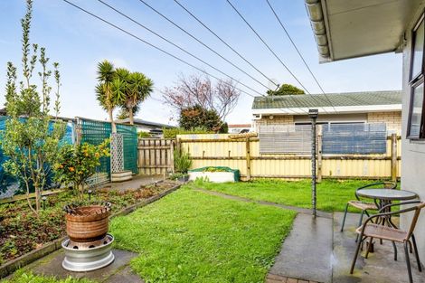 Photo of property in 17 Rimu Street, Hawera, 4610