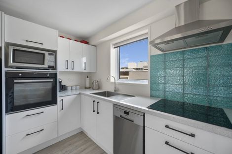 Photo of property in 233 Marine Parade, Napier South, Napier, 4110