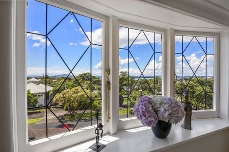 Photo of property in 31 Seaview Avenue, Northcote, Auckland, 0627
