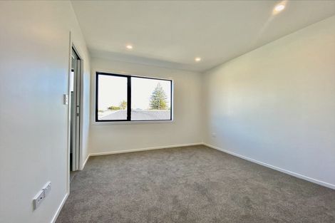 Photo of property in 5/12 Enderby Drive, Te Atatu Peninsula, Auckland, 0610