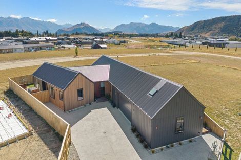 Photo of property in 21 Packer Road, Wanaka, 9382
