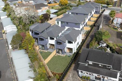 Photo of property in 12 Taupo Street, Green Bay, Auckland, 0604