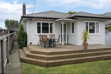 Photo of property in 1/62 Parkers Road, Tahunanui, Nelson, 7011