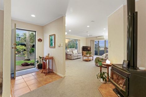 Photo of property in 14 Sunhill Road, Sunnyvale, Auckland, 0612