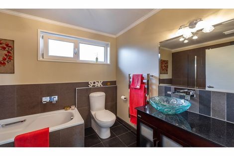 Photo of property in 2/4 Millhill Lane, Huntsbury, Christchurch, 8022