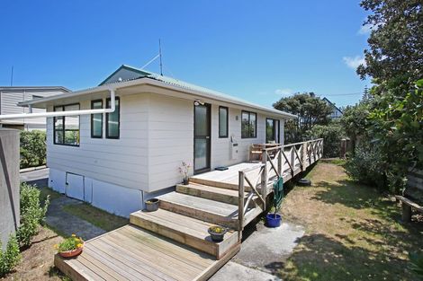 Photo of property in 22 Cordyline Road, Port Waikato, Tuakau, 2695