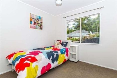 Photo of property in 2/28 Sequoia Place, Sunnynook, Auckland, 0620