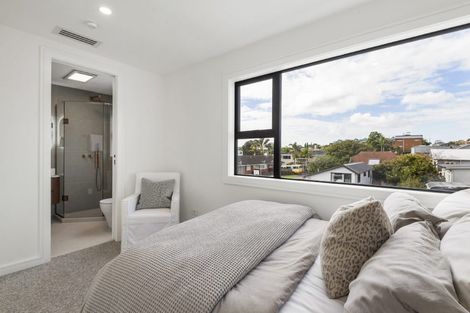 Photo of property in 16c Egremont Street, Belmont, Auckland, 0622