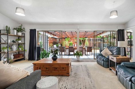 Photo of property in 24 Hedge Row, Sunnyhills, Auckland, 2010