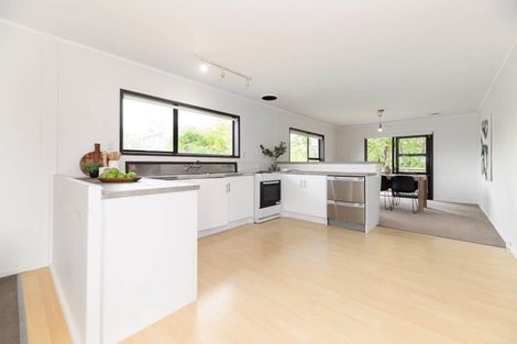 Photo of property in 7 Valdese Rise, Browns Bay, Auckland, 0630