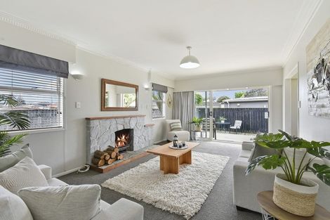 Photo of property in 100 Fitzroy Street, Papatoetoe, Auckland, 2104