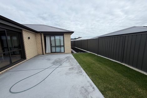 Photo of property in 11 Tutira Place, Poraiti, 4112