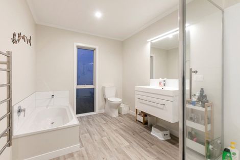 Photo of property in 2 Livingstone Drive, Papamoa Beach, Papamoa, 3118