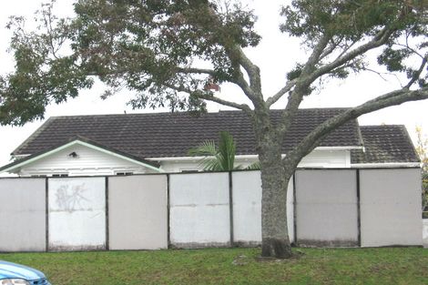 Photo of property in 2/15 Buscomb Avenue, Henderson, Auckland, 0610