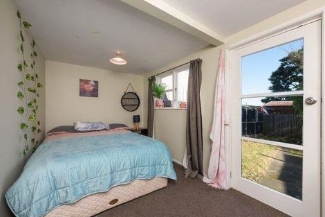 Photo of property in 52 Melrose Road, Island Bay, Wellington, 6023