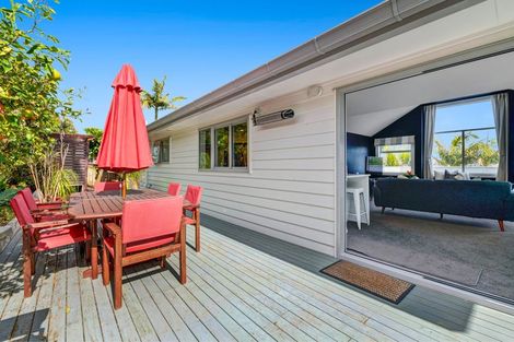 Photo of property in 57 Esther Place, Red Beach, 0932