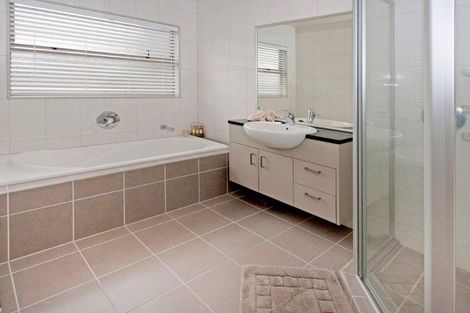 Photo of property in 29d Paparoa Road, Cockle Bay, Auckland, 2014