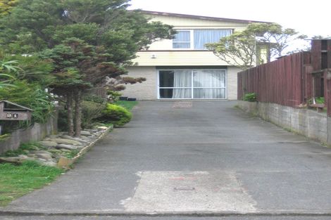 Photo of property in 21 Cheyne Walk, Newlands, Wellington, 6037