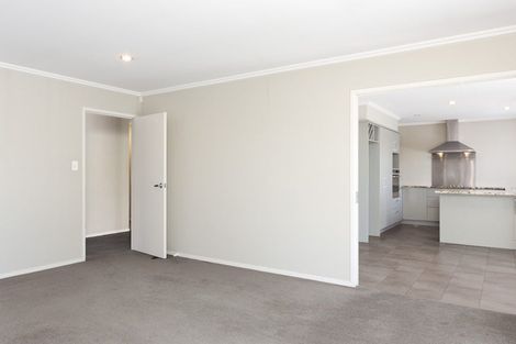 Photo of property in 11a Barron Drive, Green Bay, Auckland, 0604