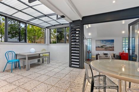 Photo of property in 30 Felgrove Street, Glendene, Auckland, 0602