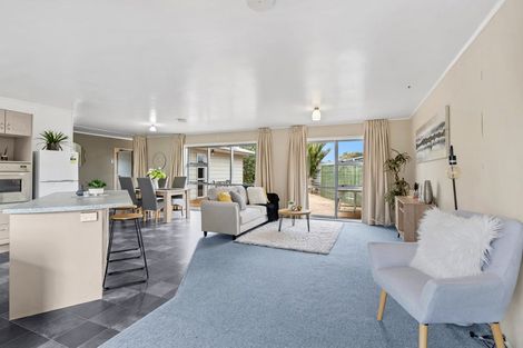 Photo of property in 12 Curlew Place, One Tree Point, 0118