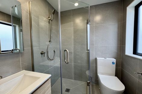 Photo of property in 2/131 Lancaster Road, Beach Haven, Auckland, 0626