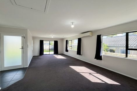 Photo of property in 2/2 Sevilla Place, Unsworth Heights, Auckland, 0632