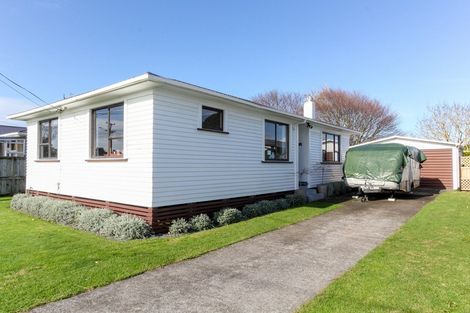 Photo of property in 14 Karaka Street, Merrilands, New Plymouth, 4312